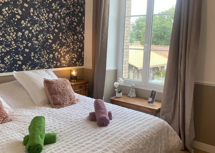 Ch2 - Manoir Du Moulinier - Campagne - Calme - Petit-déjeûner Inclus - Table D'hôte Sur Réservation - Parking Gratuit