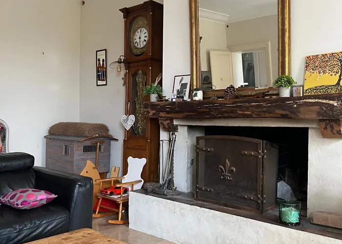 Couette-café Ch2 - Manoir Du Moulinier - Campagne - Calme - Petit-déjeûner Inclus - Table D'hôte Sur Réservation - Parking Gratuit 3*